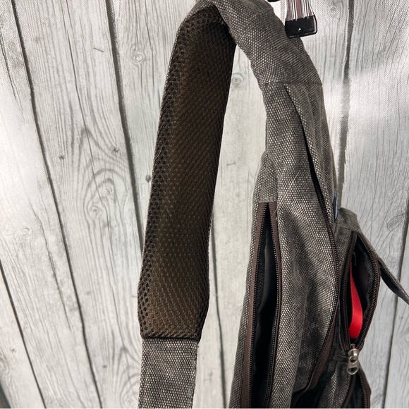 Meru Sling Backpack Bag - Small Single Strap Crossbody Pack for Women Acid Wash - Picture 4 of 11